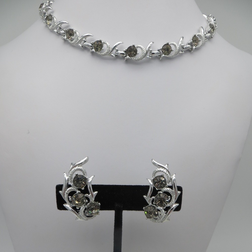 Vintage Sarah Coventry Necklace and Earring Set - Picture 8 of 8